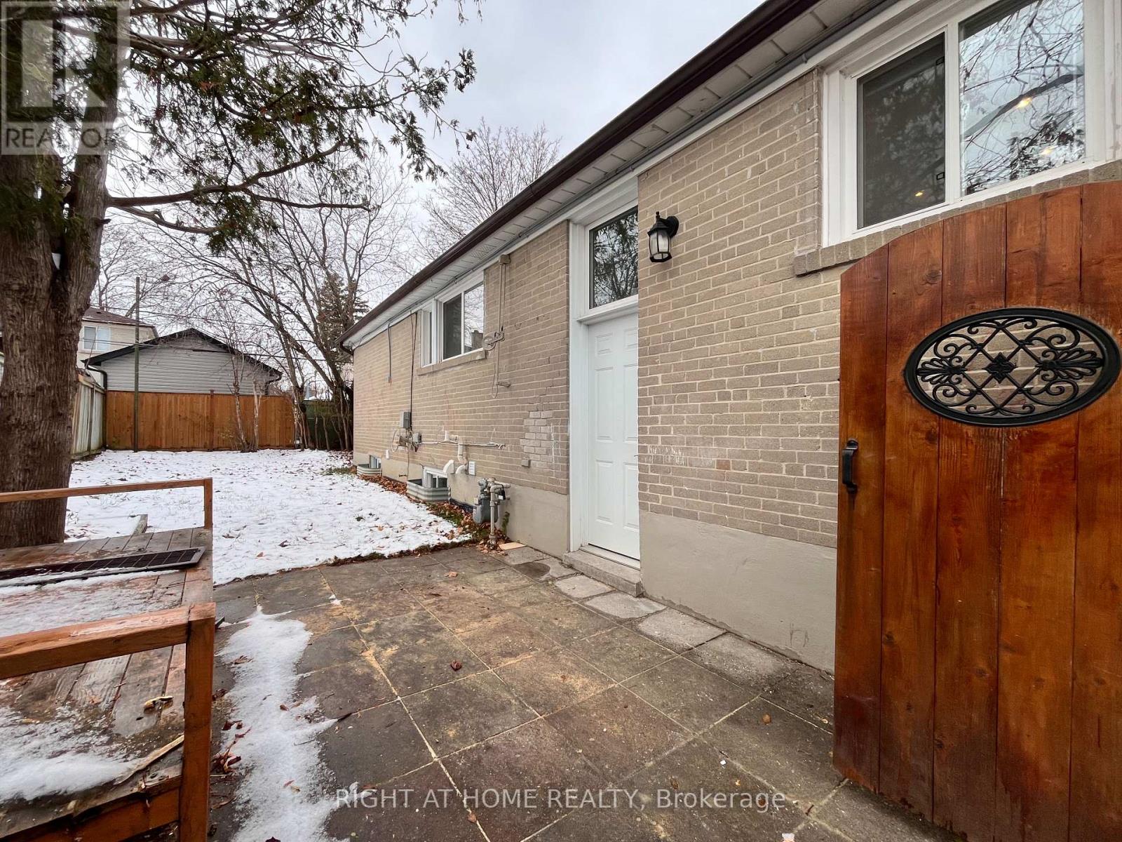 Upper - 195 Taylor Mills Drive N, Richmond Hill, Ontario  L4C 2T5 - Photo 14 - N12956564
