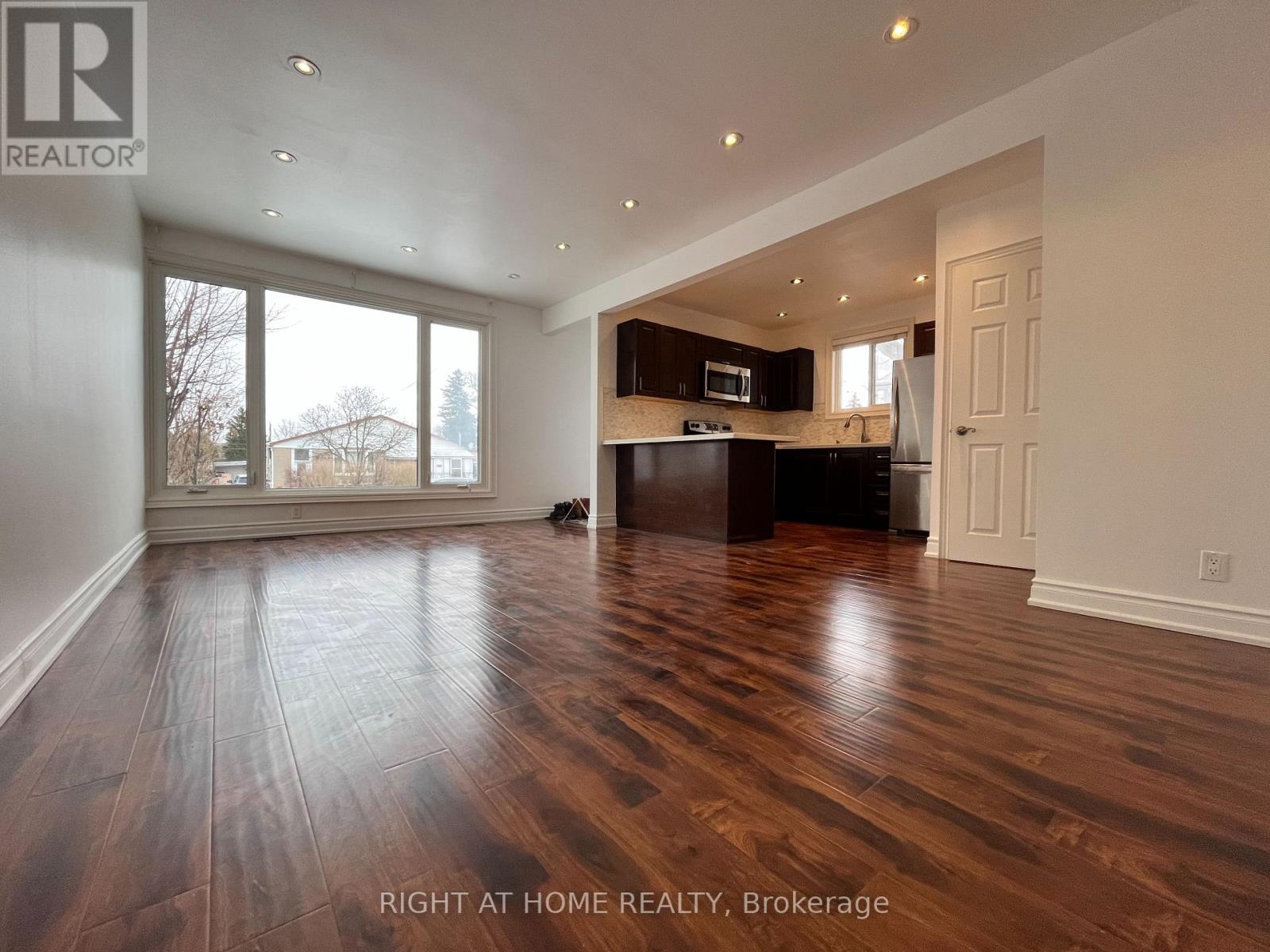 Upper - 195 Taylor Mills Drive N, Richmond Hill, Ontario  L4C 2T5 - Photo 5 - N12956564