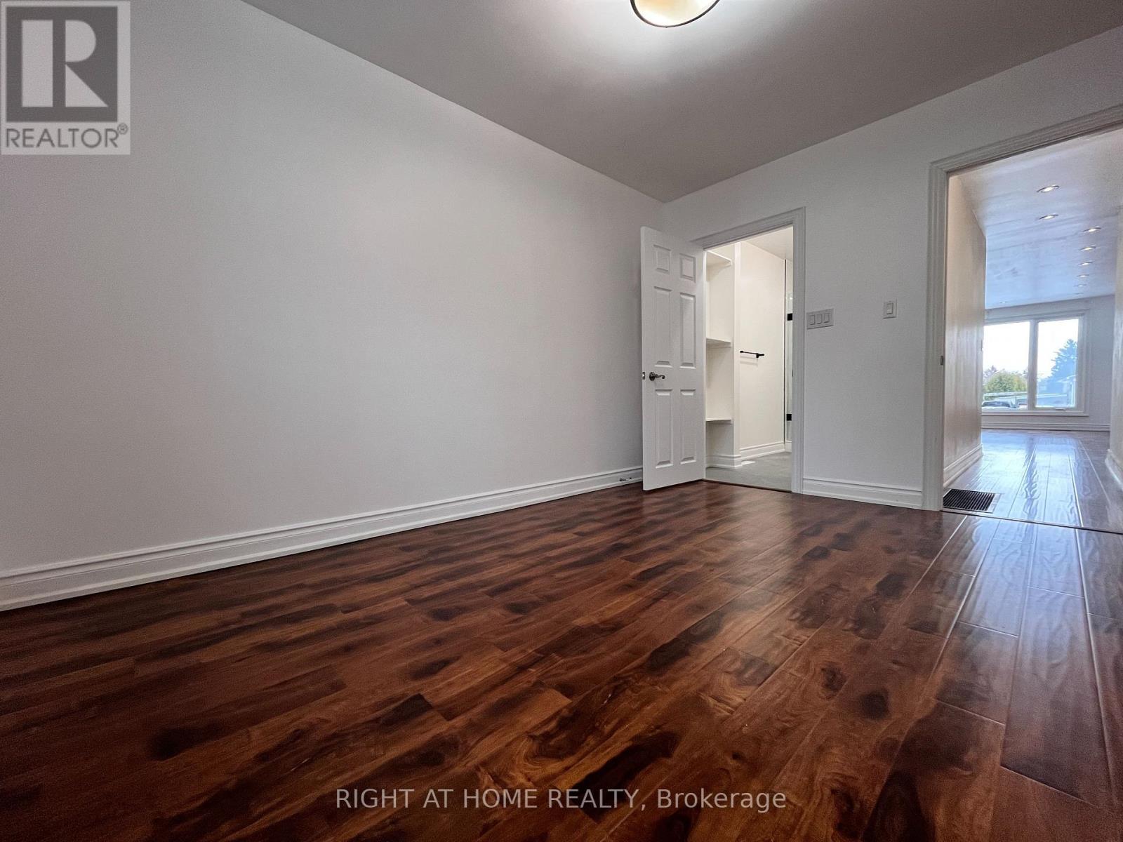 Upper - 195 Taylor Mills Drive N, Richmond Hill, Ontario  L4C 2T5 - Photo 8 - N12956564