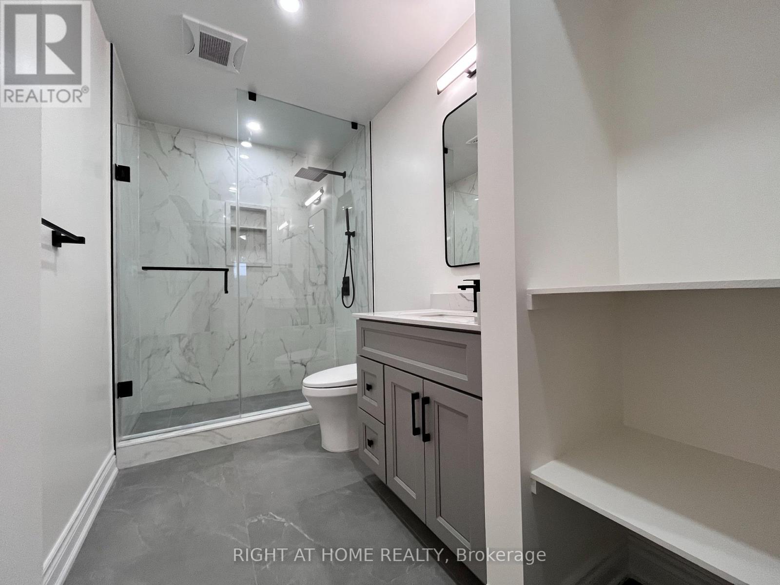 Upper - 195 Taylor Mills Drive N, Richmond Hill, Ontario  L4C 2T5 - Photo 9 - N12956564