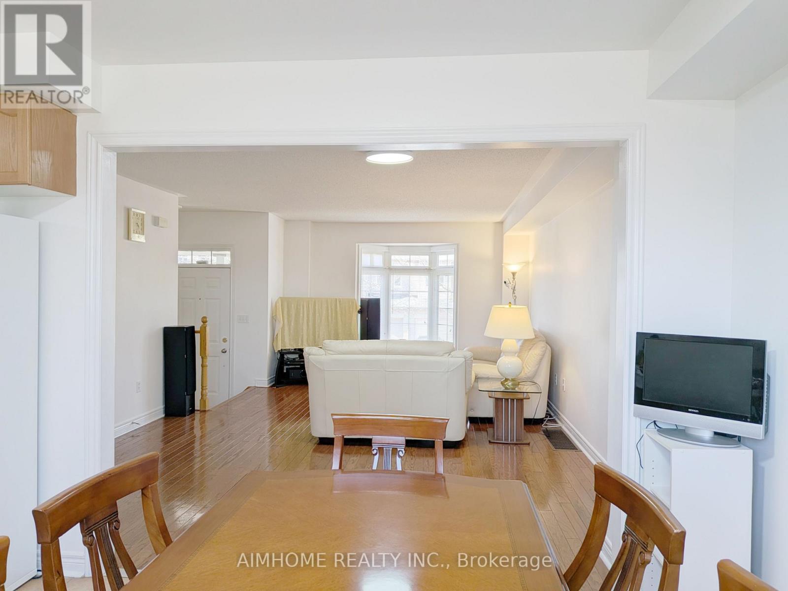 74 Sunway Square, Markham, Ontario  L3P 7X5 - Photo 10 - N12955456