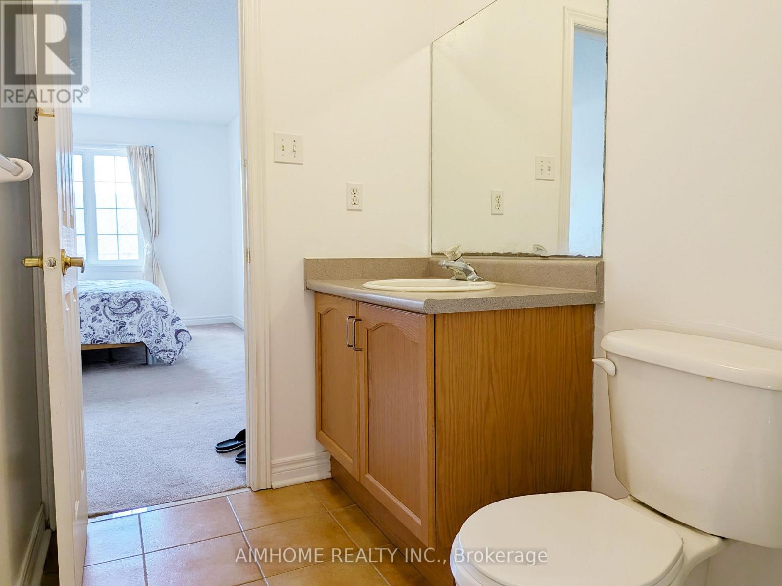 74 Sunway Square, Markham, Ontario  L3P 7X5 - Photo 21 - N12955456