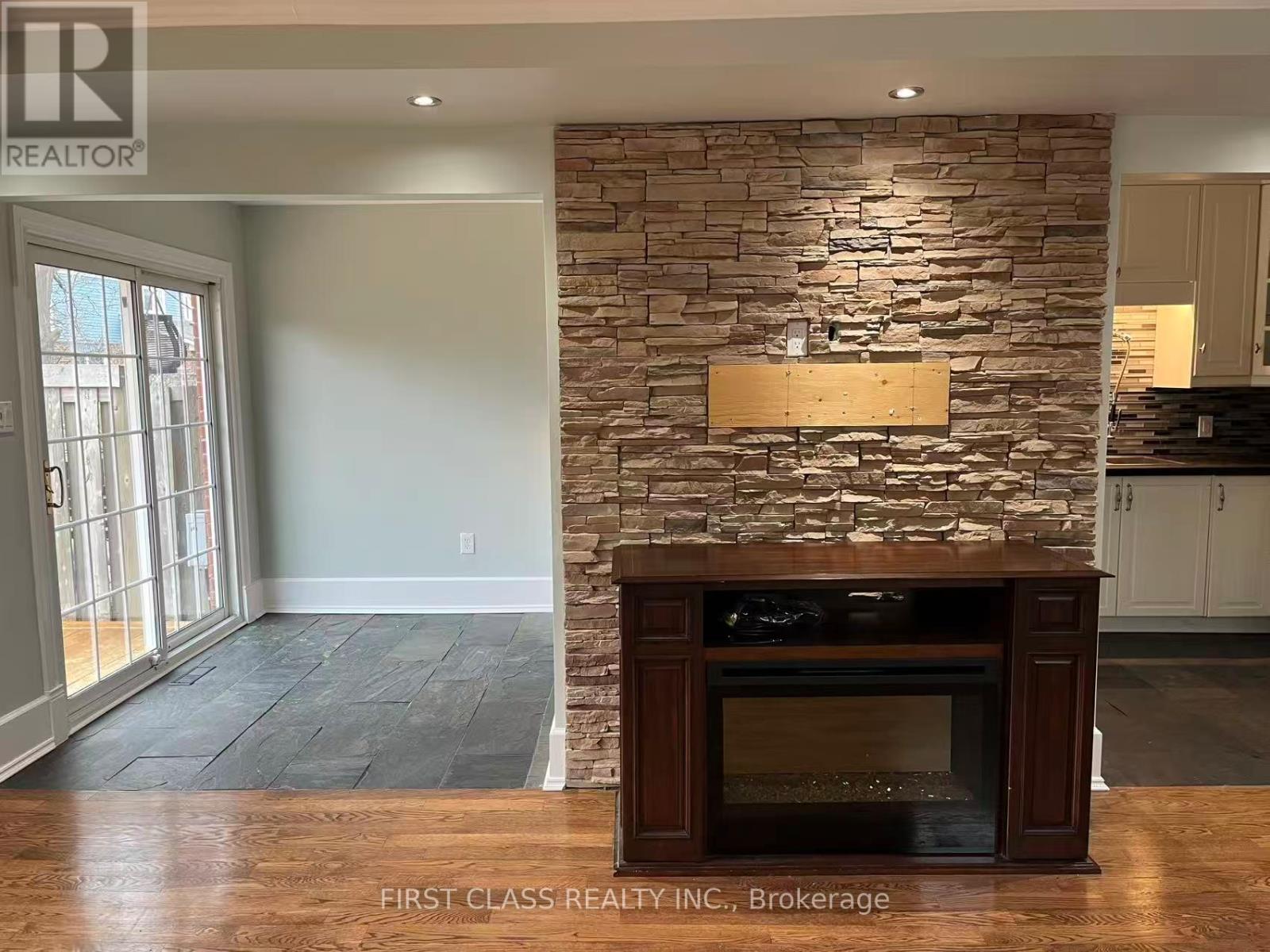 2222 Munn's Avenue, Oakville, Ontario  L6H 3M8 - Photo 4 - W12956562