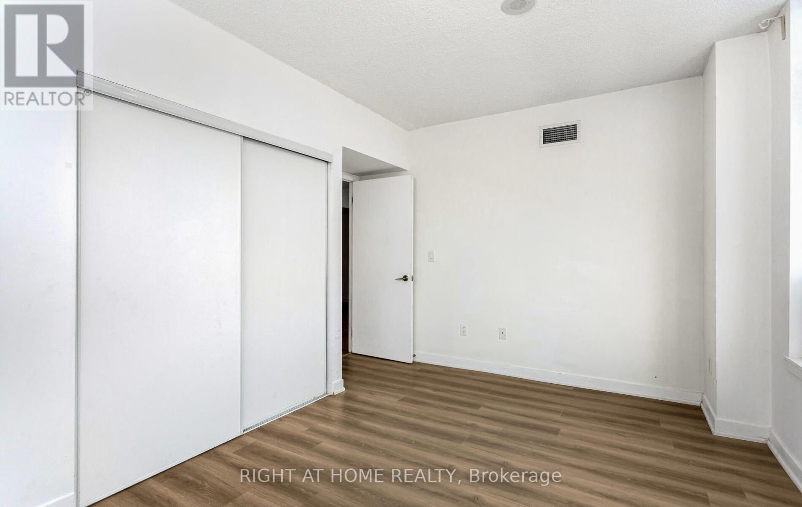 1115 - 812 Lansdowne Avenue, Toronto, Ontario  M6H 4K5 - Photo 16 - W12956570