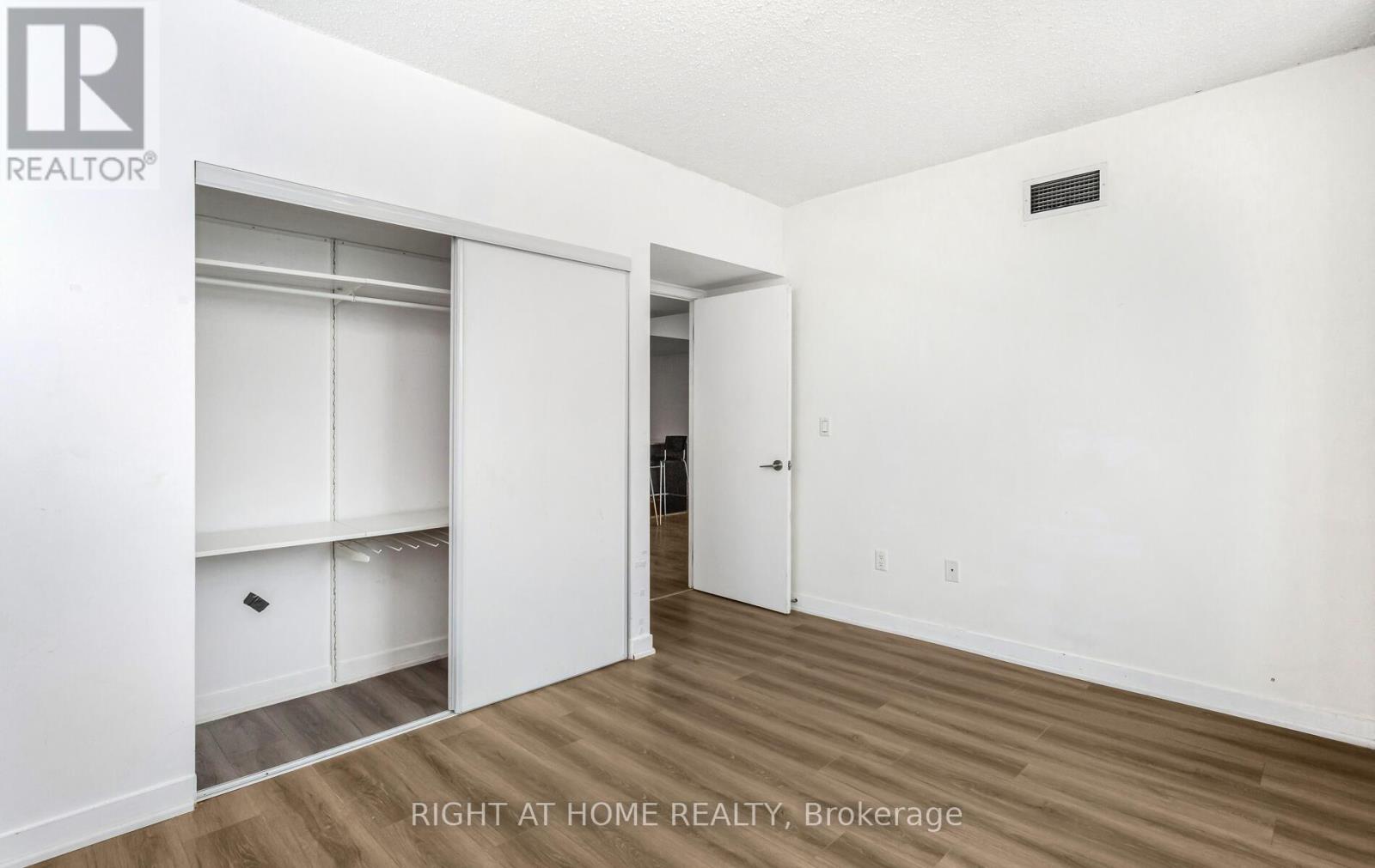 1115 - 812 Lansdowne Avenue, Toronto, Ontario  M6H 4K5 - Photo 17 - W12956570