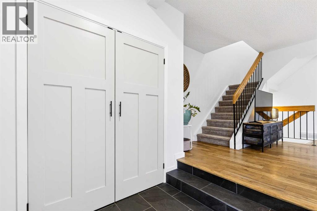 77 Point Drive NW, Calgary, Alberta  T3B 4V9 - Photo 2 - A2293043