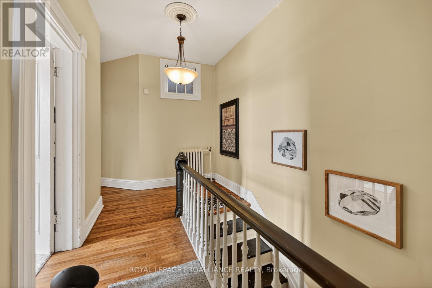 2 -42 King Street E, Brockville, Ontario  K6V 1B1 - Photo 3 - X12956588