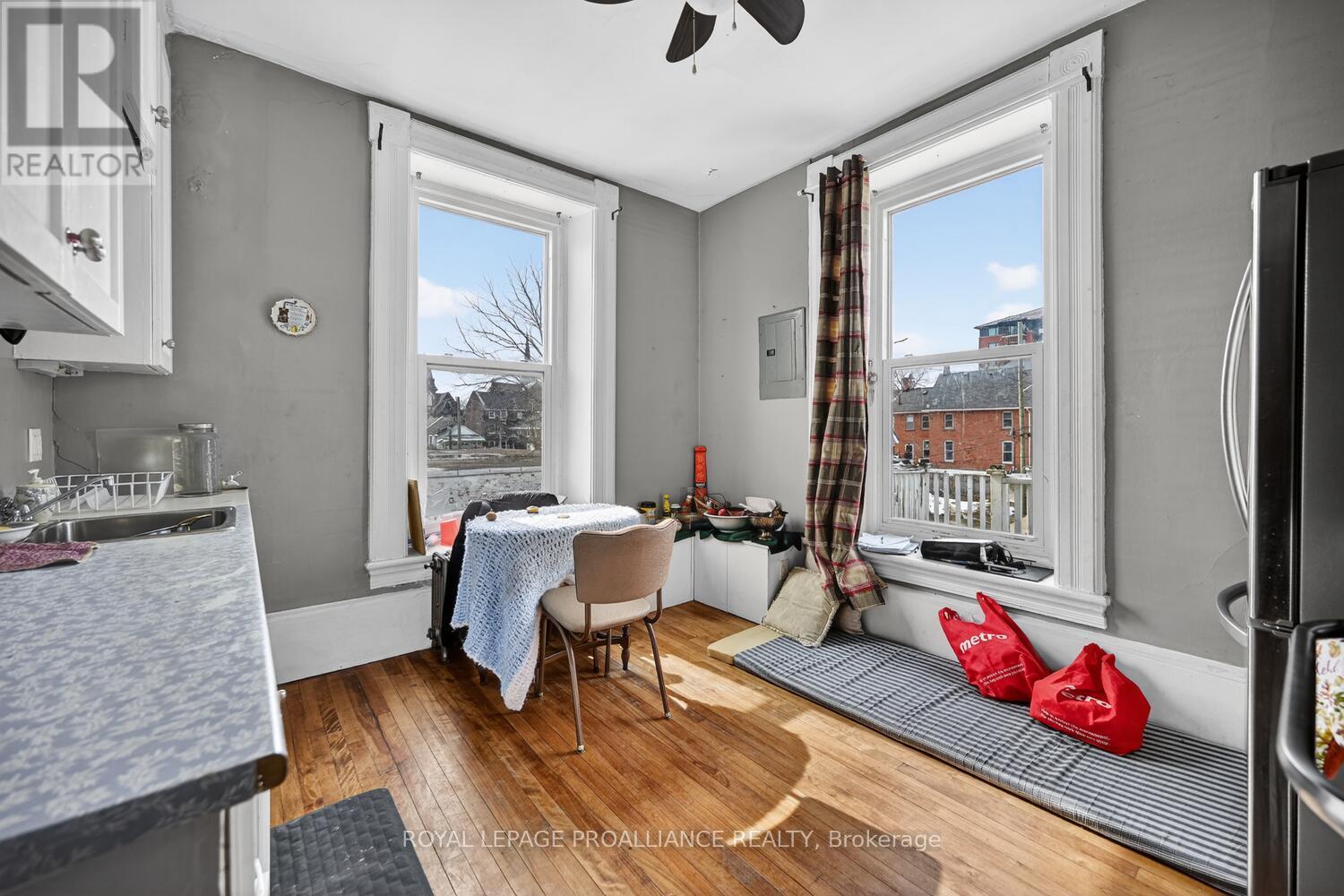 2 -42 King Street E, Brockville, Ontario  K6V 1B1 - Photo 6 - X12956588