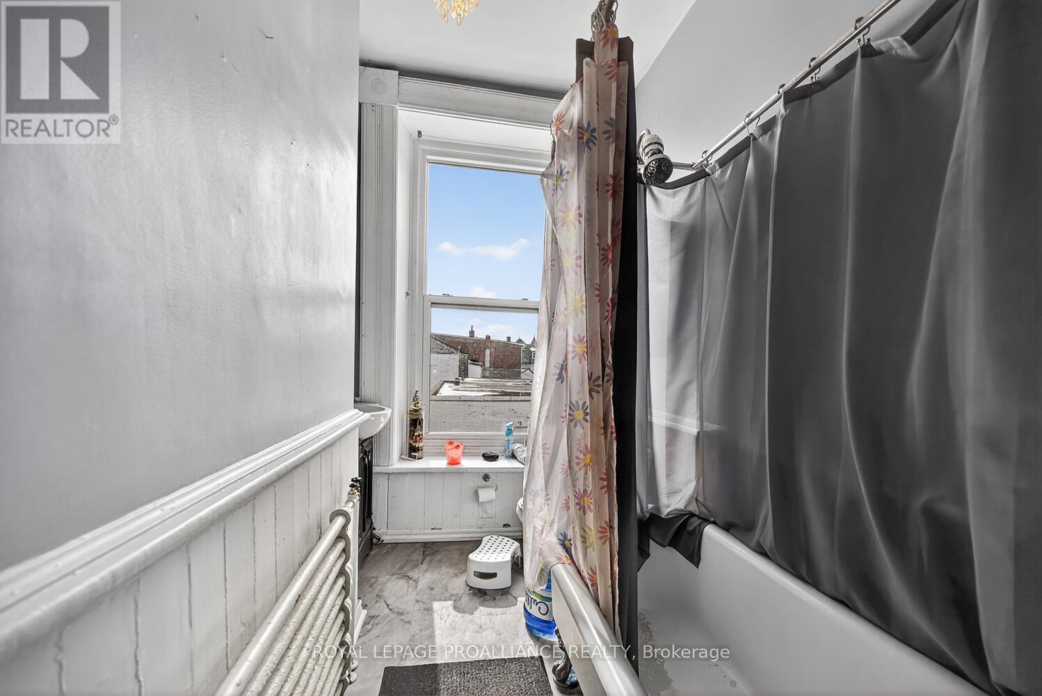 2 -42 King Street E, Brockville, Ontario  K6V 1B1 - Photo 9 - X12956588