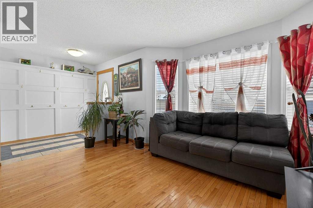 14 Hidden Ranch Hill NW, Calgary, Alberta  T3A 5X6 - Photo 6 - A2298503