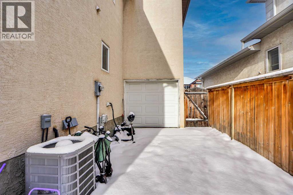 6 Strathridge Way Sw, Calgary, Alberta T3H 3S3 - Photo 4 - A2298508