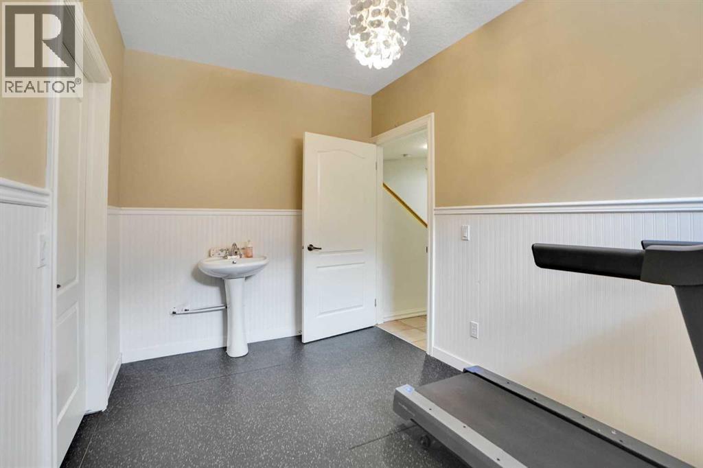 6 Strathridge Way Sw, Calgary, Alberta T3H 3S3 - Photo 48 - A2298508