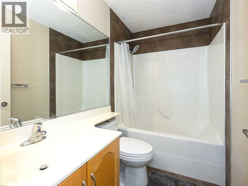 195 Royal Birkdale Crescent NW, Calgary, Alberta  T3G 5R7 - Photo 27 - A2296381