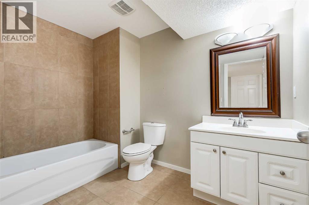 35 New Brighton Manor SE, Calgary, Alberta  T2Z 4G8 - Photo 32 - A2294620