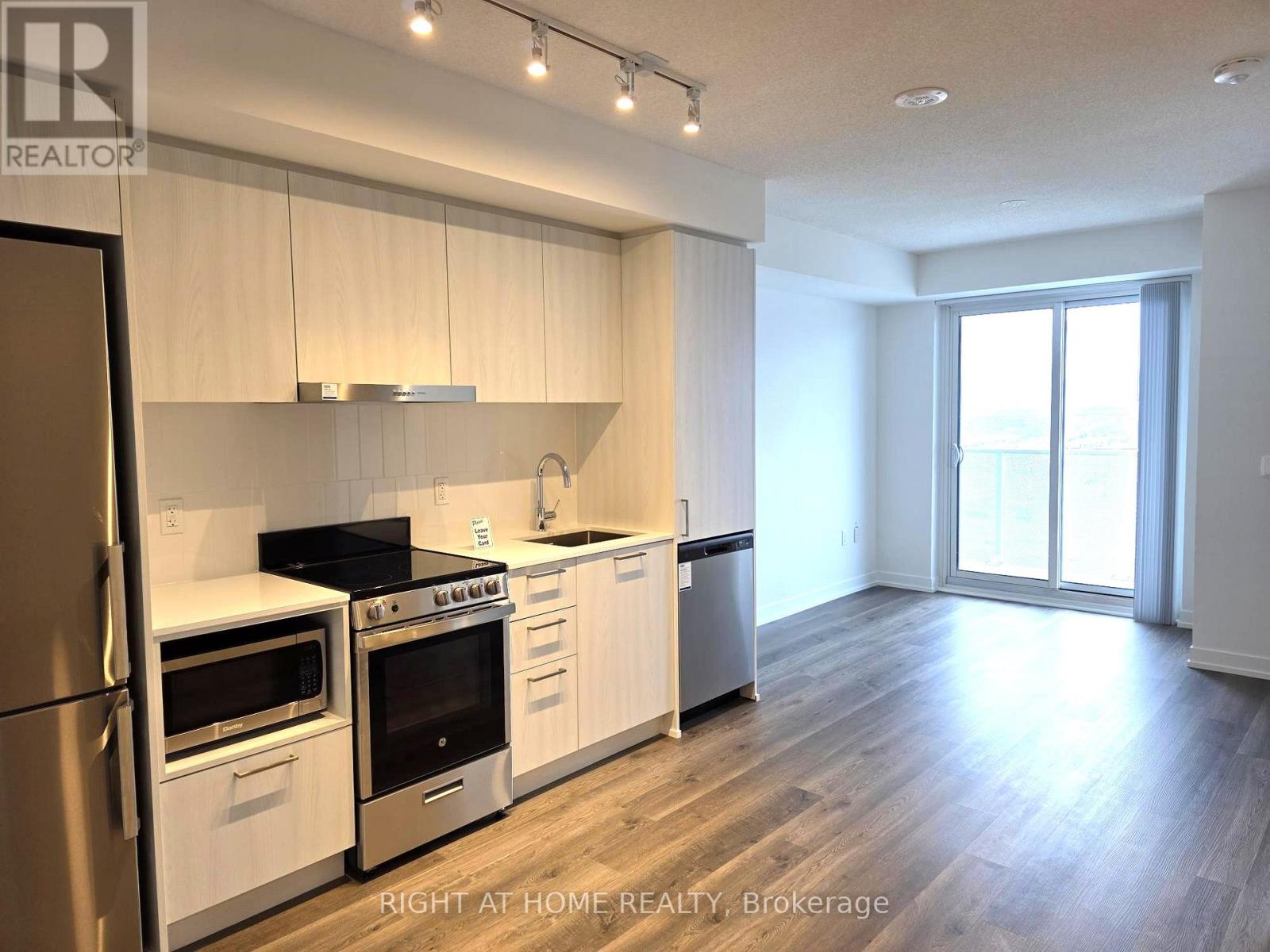 3310 - 195 Commerce Street, Vaughan, Ontario  L4K 0P9 - Photo 2 - N12956602