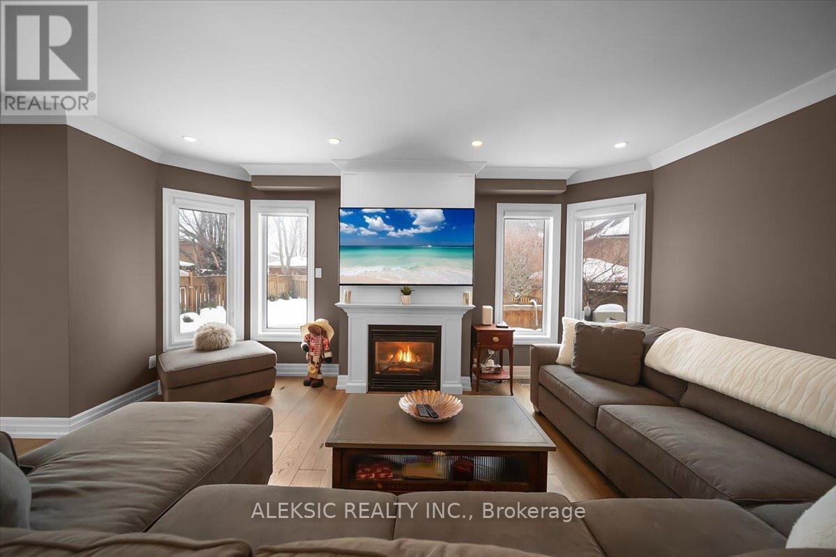 33 Hillpath Crescent, Brampton, Ontario  L6Z 4T7 - Photo 6 - W12884902