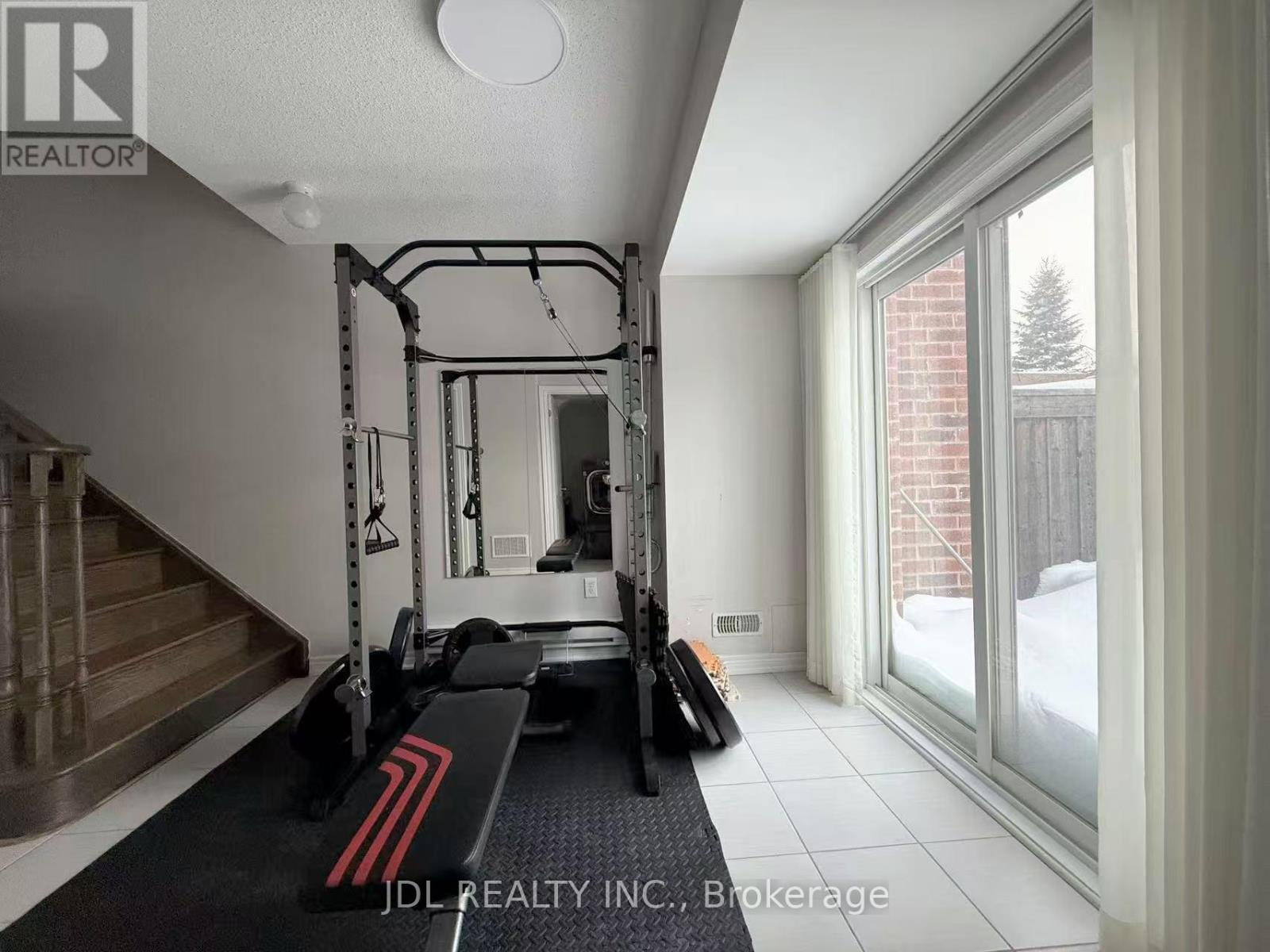 1374 Granrock Crescent, Mississauga, Ontario  L5E 0E1 - Photo 9 - W12956598