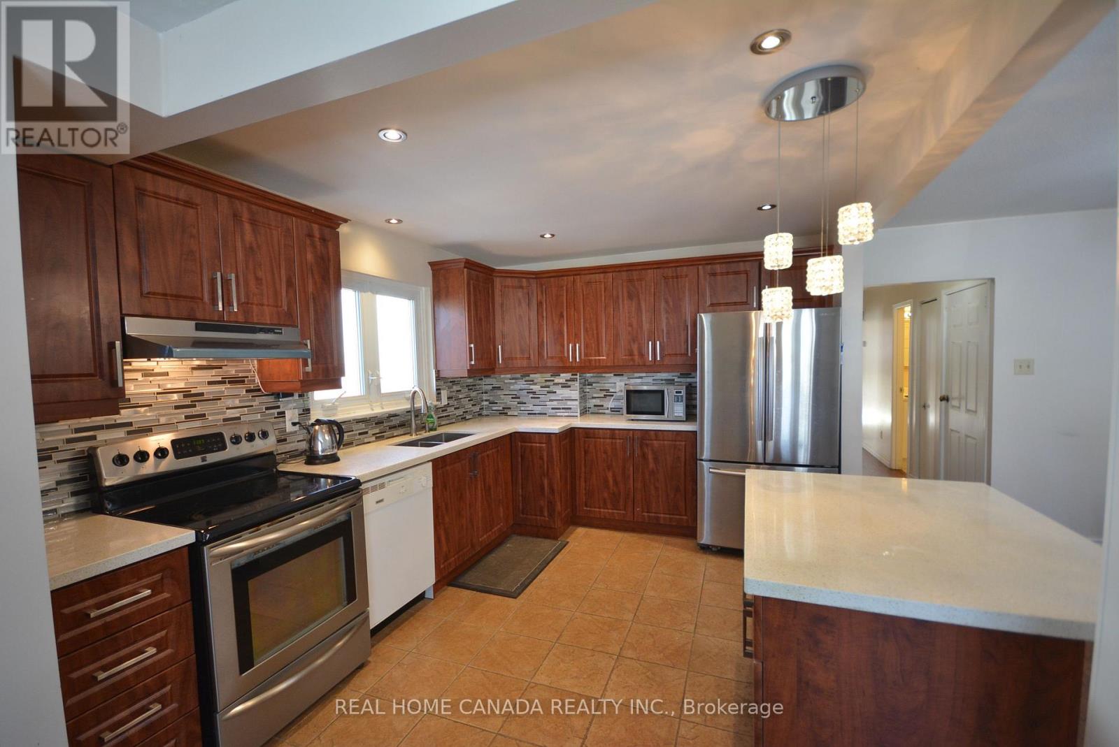 1463 Glen Rutley Circle, Mississauga, Ontario  L4X 1Z8 - Photo 2 - W12956612