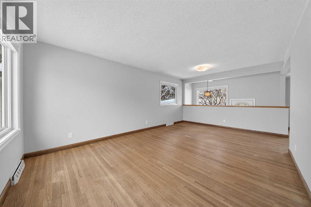 23 Hyslop Drive Sw, Calgary, Alberta  T2V 3A2 - Photo 3 - A2298506