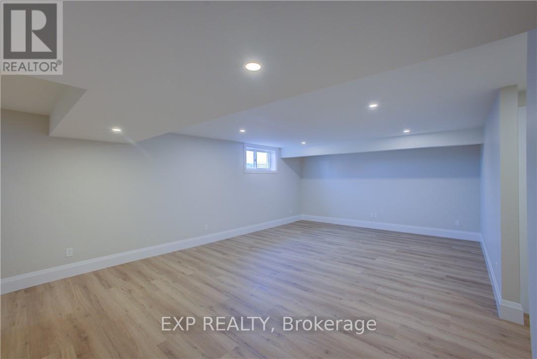 91 Bedell Drive, Mapleton, Ontario  N0G 1P0 - Photo 34 - X12956608