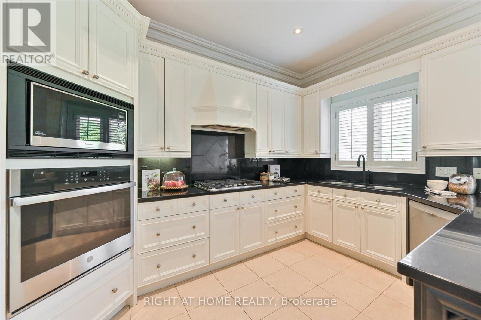 154 Charlton Boulevard, Toronto, Ontario  M2R 2J1 - Photo 16 - C12956632