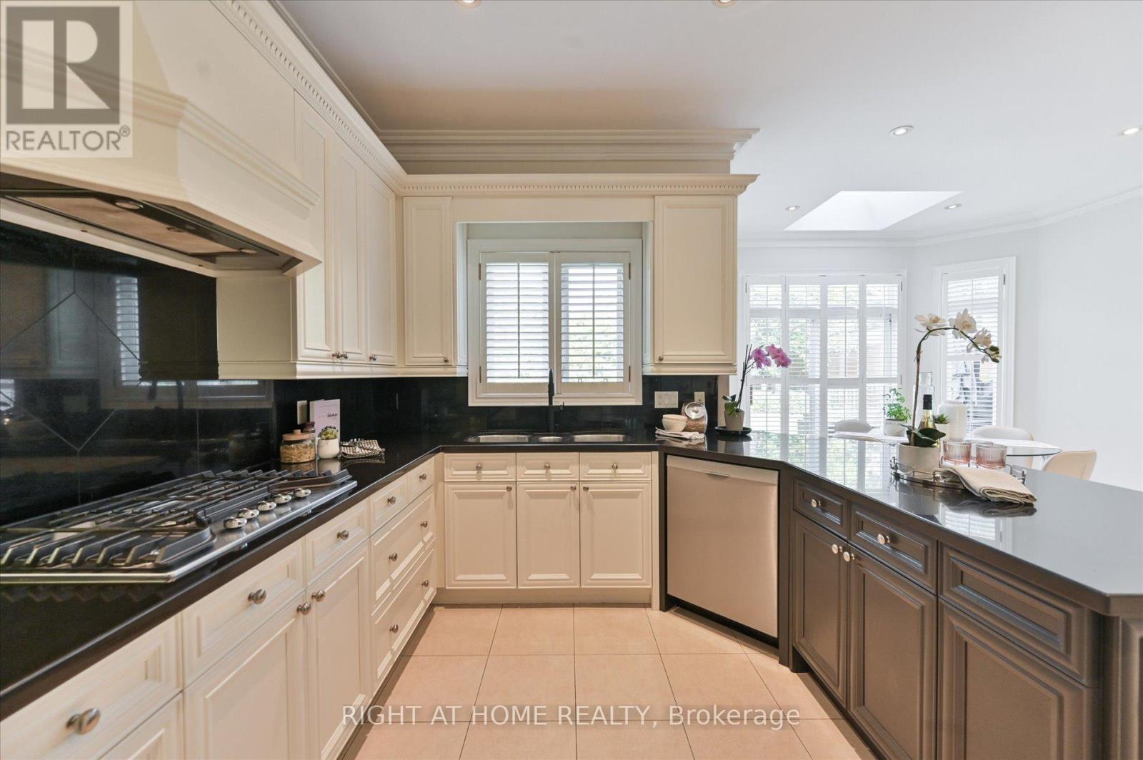 154 Charlton Boulevard, Toronto, Ontario  M2R 2J1 - Photo 18 - C12956632