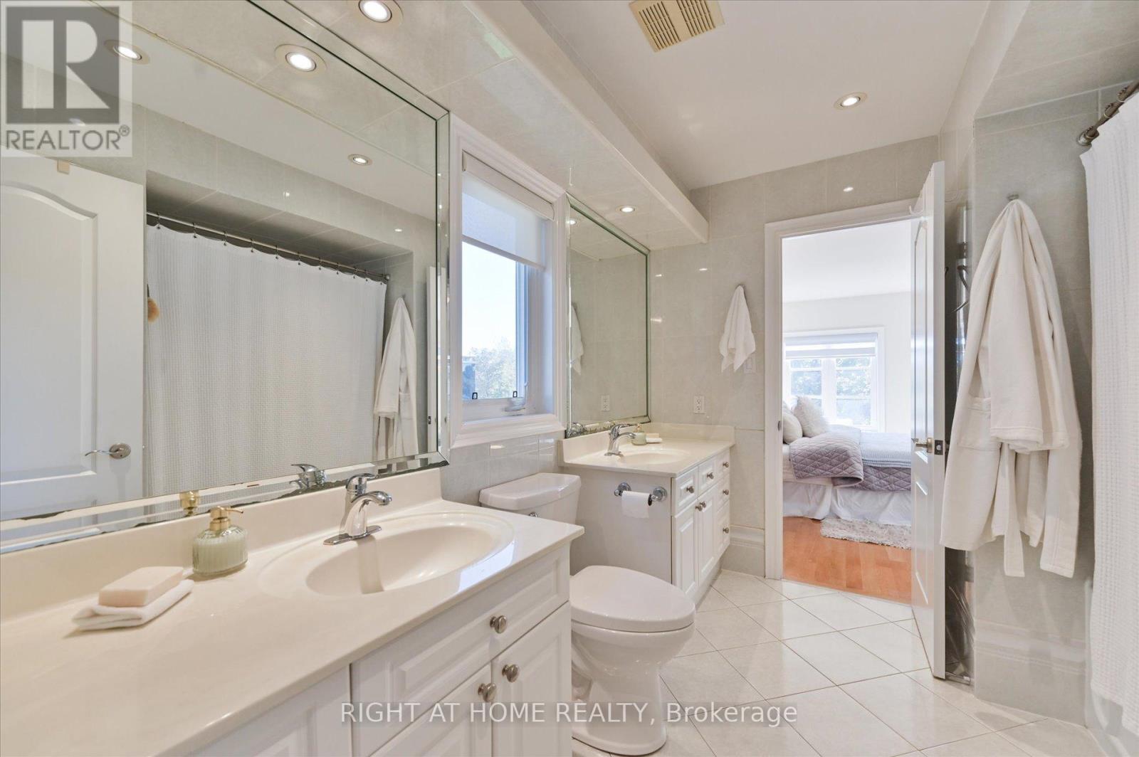 154 Charlton Boulevard, Toronto, Ontario  M2R 2J1 - Photo 37 - C12956632