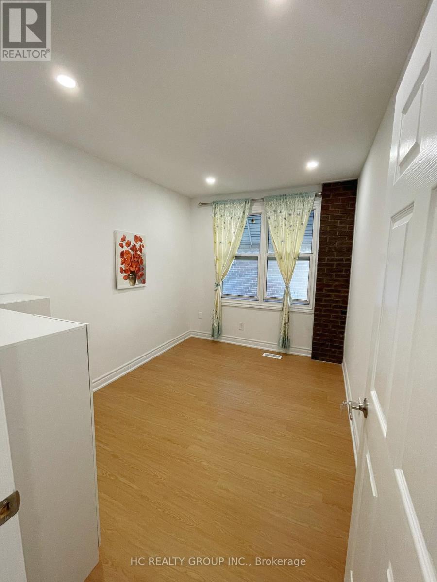 Main - 48 Torrens Avenue, Toronto, Ontario  M4K 2H8 - Photo 4 - E12956634