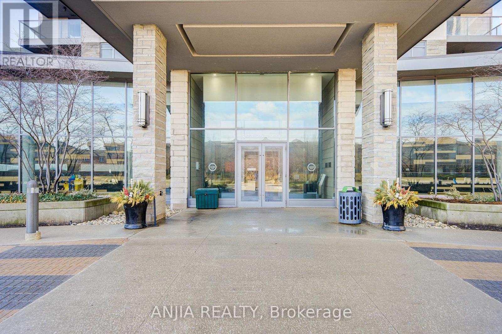 1112 - 273 South Park Road, Markham, Ontario  L3T 0B5 - Photo 2 - N12956618