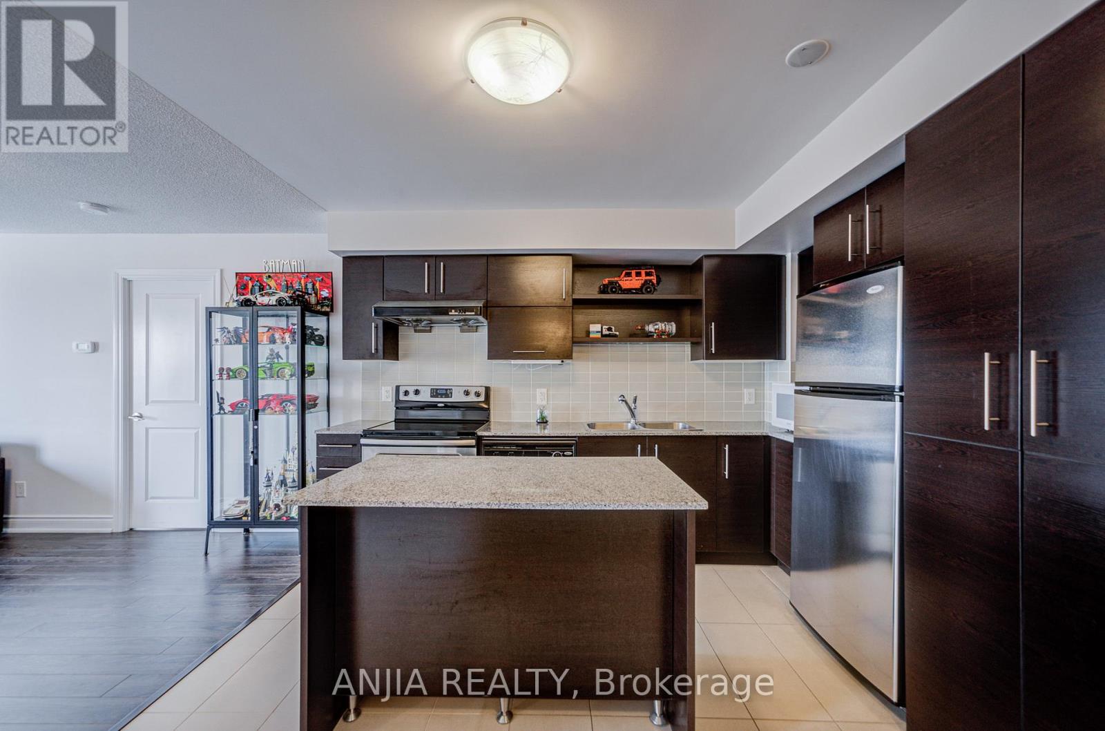 1112 - 273 South Park Road, Markham, Ontario  L3T 0B5 - Photo 6 - N12956618