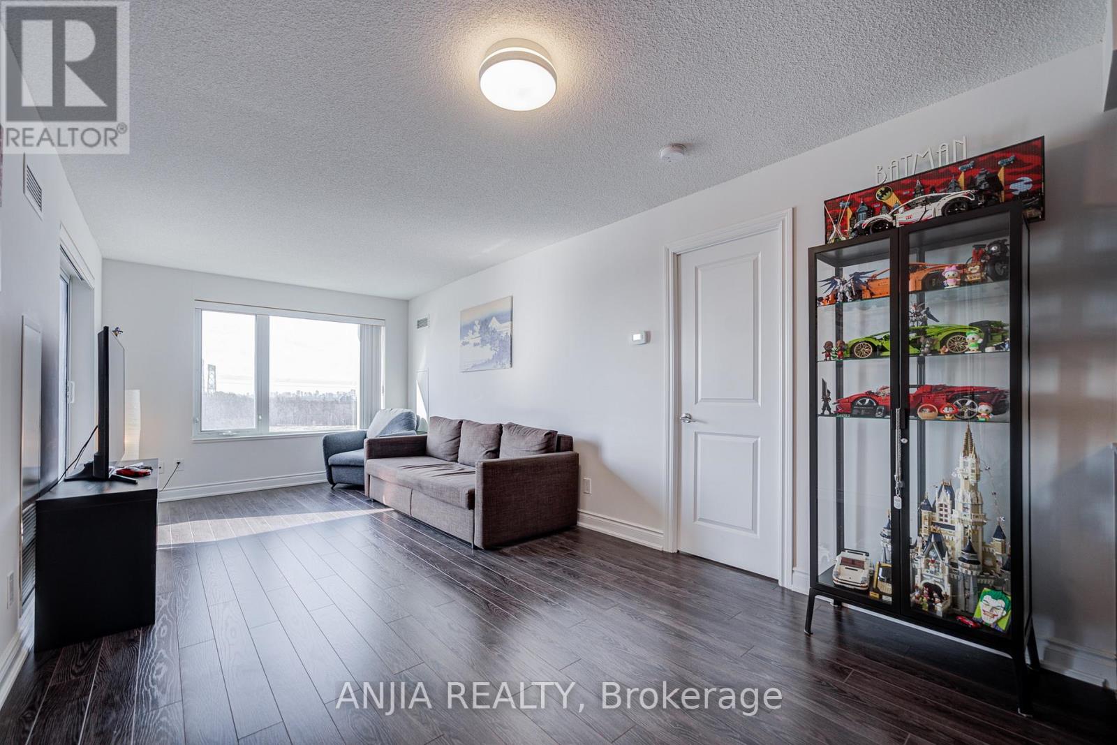 1112 - 273 South Park Road, Markham, Ontario  L3T 0B5 - Photo 9 - N12956618