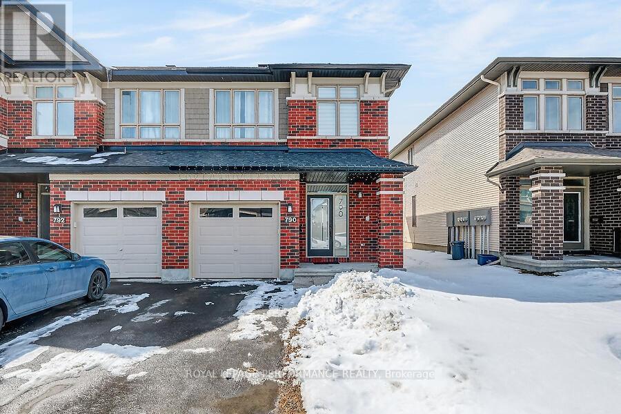 790 CAIRN CRESCENT, Ottawa, Ontario