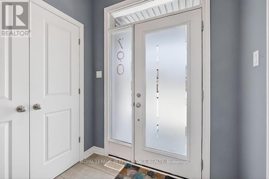 790 Cairn Crescent, Ottawa, Ontario  K1W 0P7 - Photo 3 - X12956658