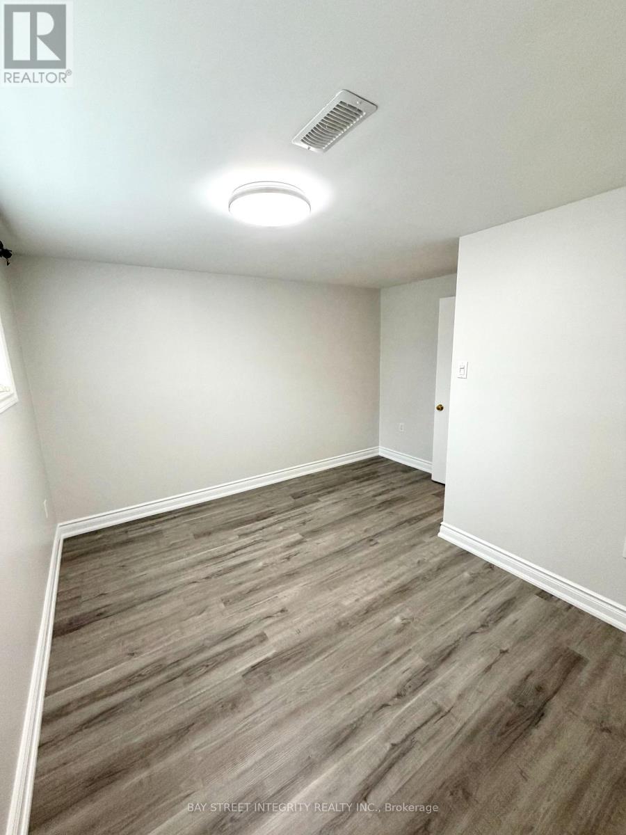 Lowerfl - 73 Boothbay Crescent, Newmarket, Ontario  L3Y 1Y6 - Photo 6 - N12956636