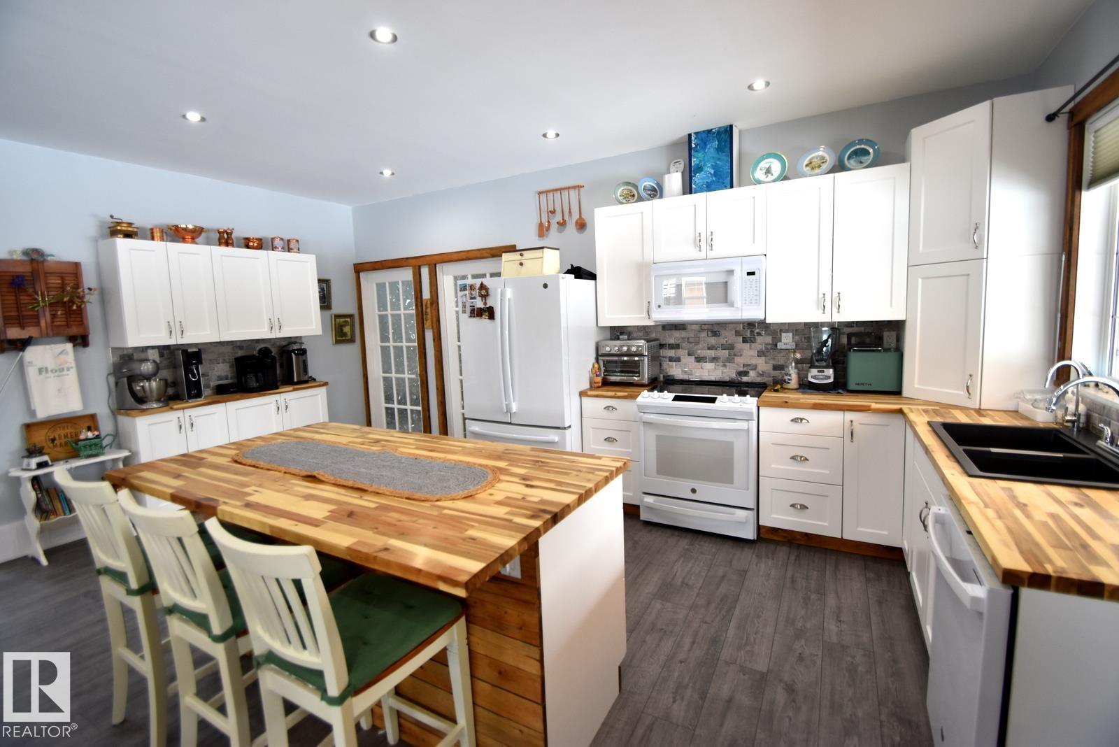 309 Debbie Dr. , Pickerel Pt, Rural Athabasca County, Alberta  T0A 0M0 - Photo 3 - E4480655