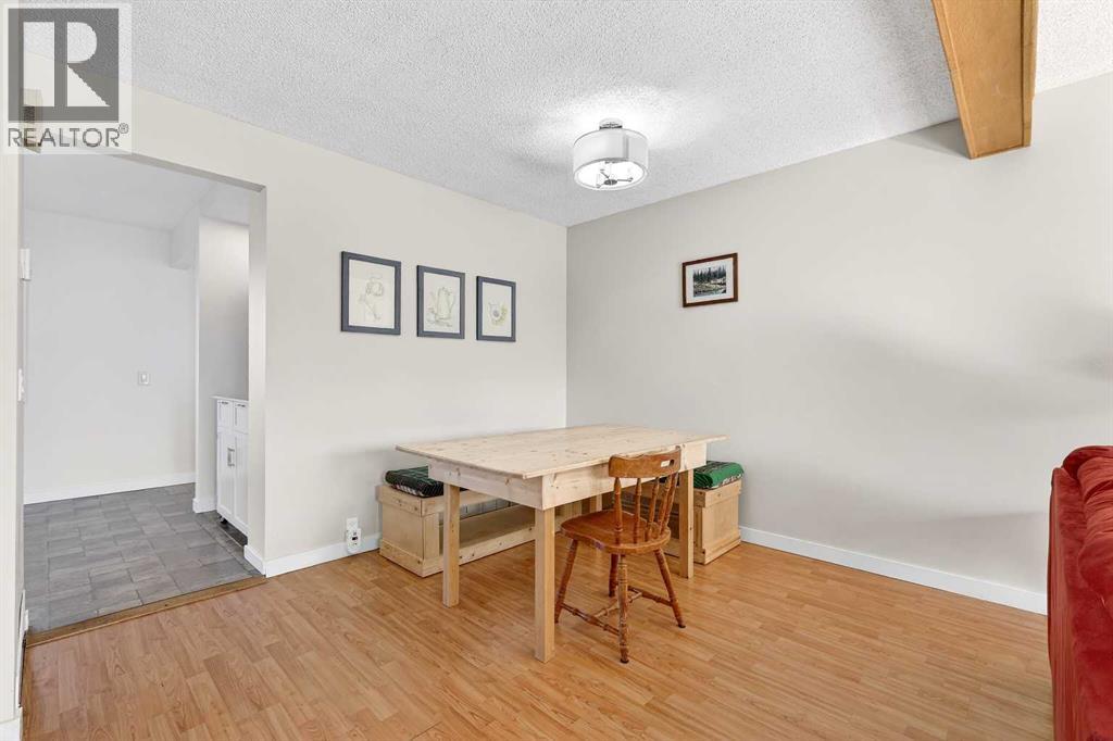 95 Woodglen Grove Sw, Calgary, Alberta  T2W 4J9 - Photo 10 - A2294678