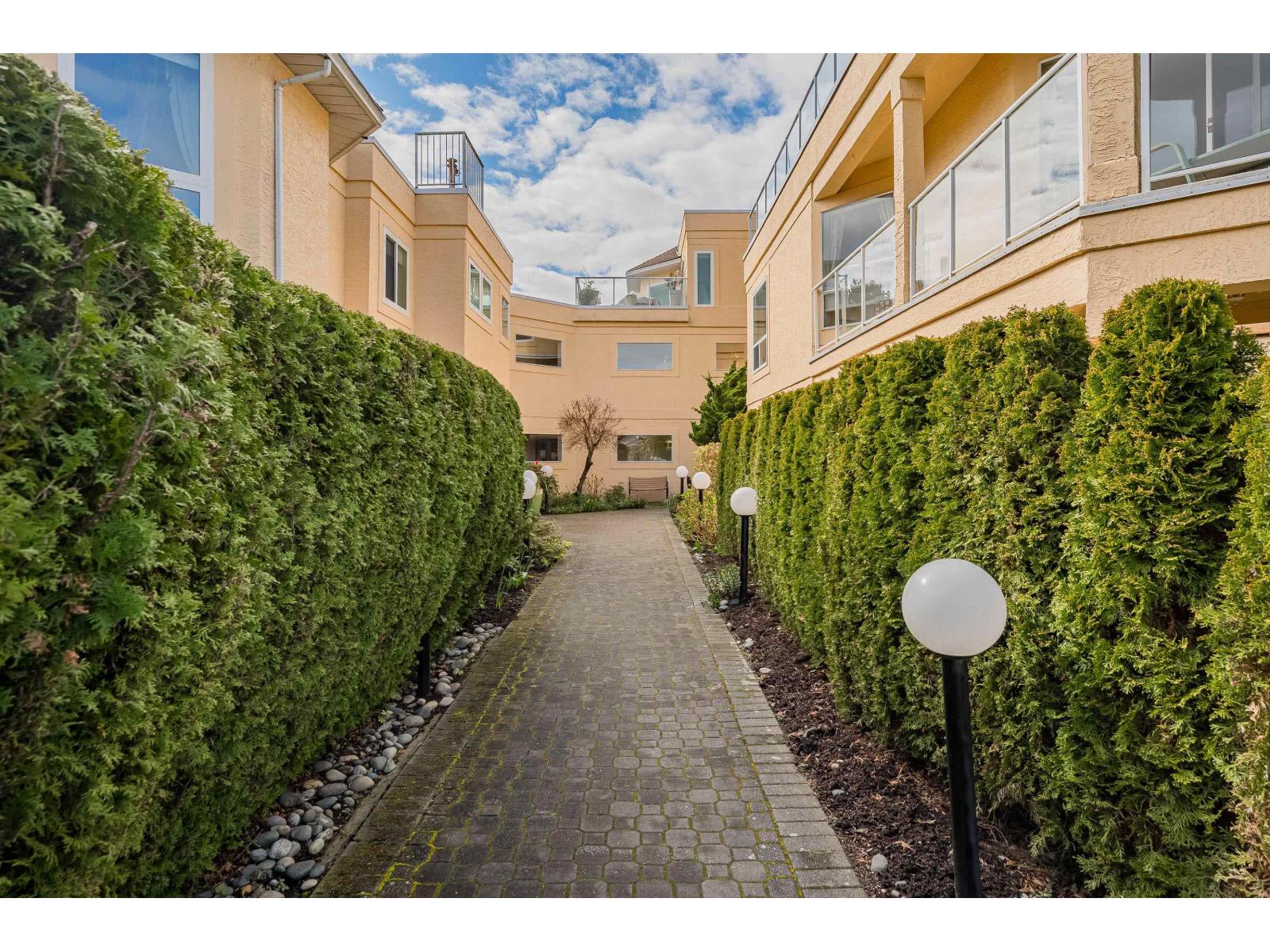 204 1255 Best Street, White Rock, British Columbia  V4B 4E1 - Photo 4 - R3105717