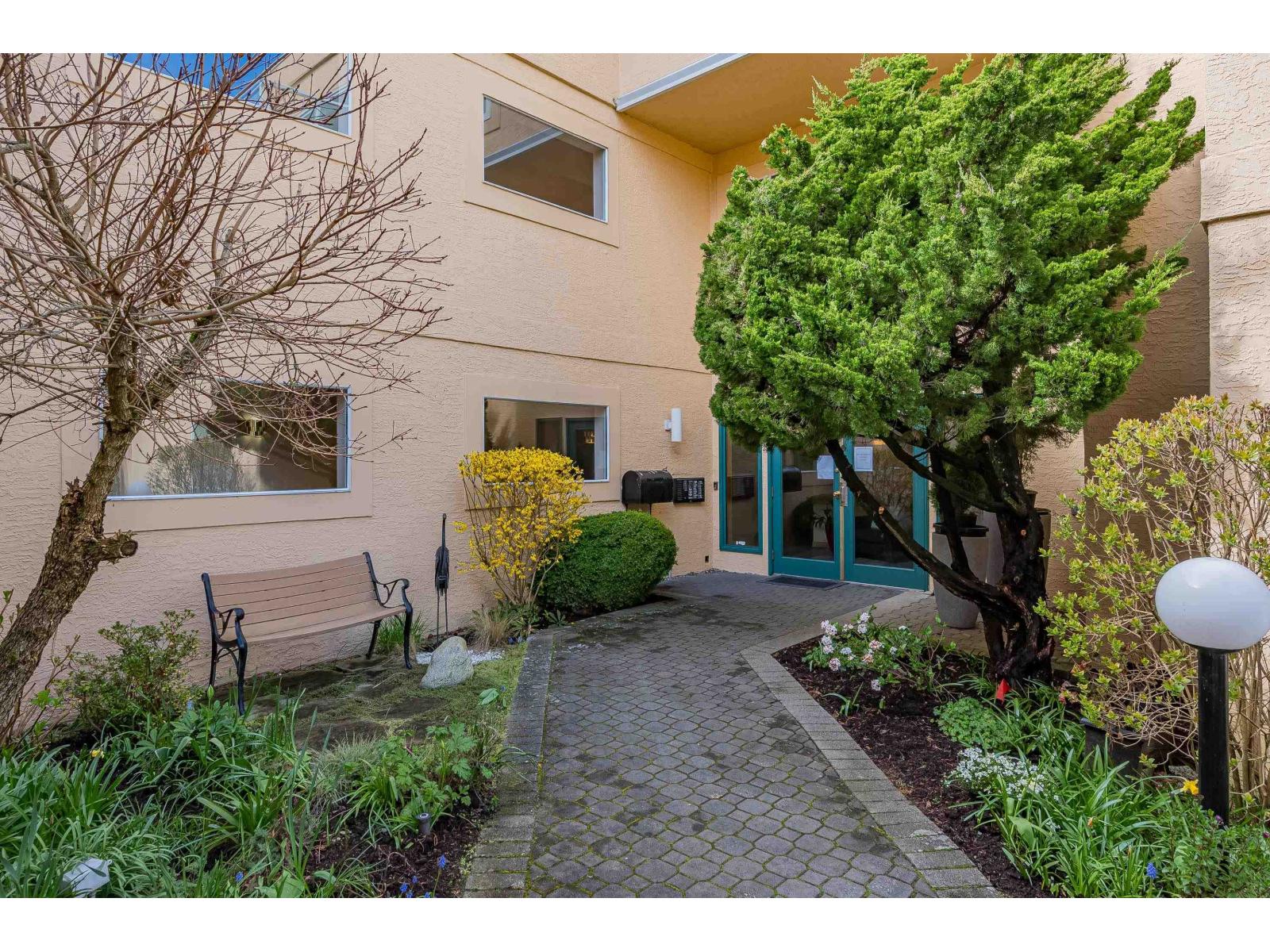 204 1255 Best Street, White Rock, British Columbia  V4B 4E1 - Photo 5 - R3105717