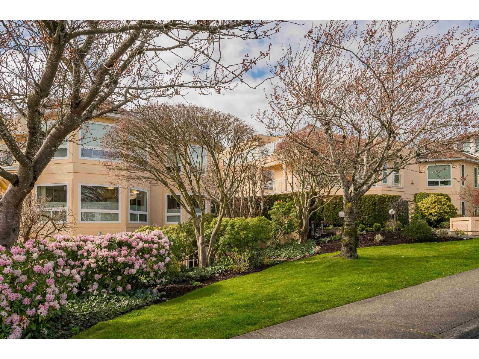 204 1255 Best Street, White Rock, British Columbia  V4B 4E1 - Photo 2 - R3105717