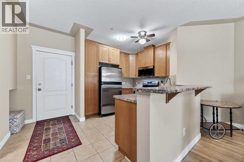 211, 20 Discovery Ridge Close Sw, Calgary, Alberta  T3H 5X4 - Photo 8 - A2285520