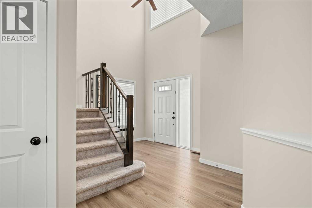 160 Reunion Grove NW, Airdrie, Alberta  T4B 0Z3 - Photo 4 - A2298726