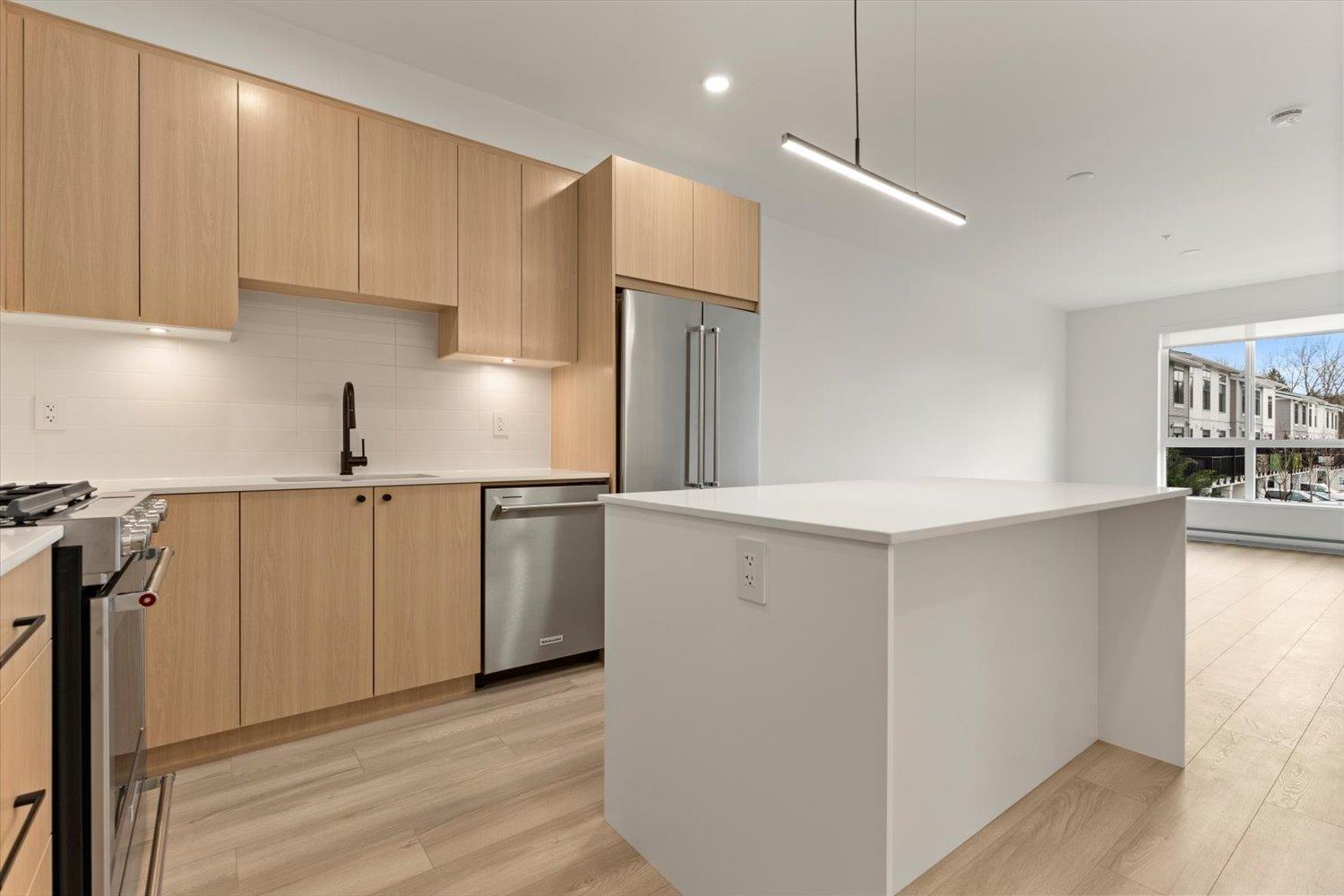 209 2771 Montrose Avenue, Abbotsford, British Columbia  V2S 0R2 - Photo 2 - R3106937