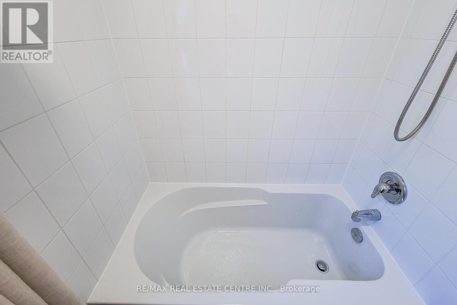 23 Hawick Crescent, Haldimand, Ontario  N3W 0G6 - Photo 34 - X12852802