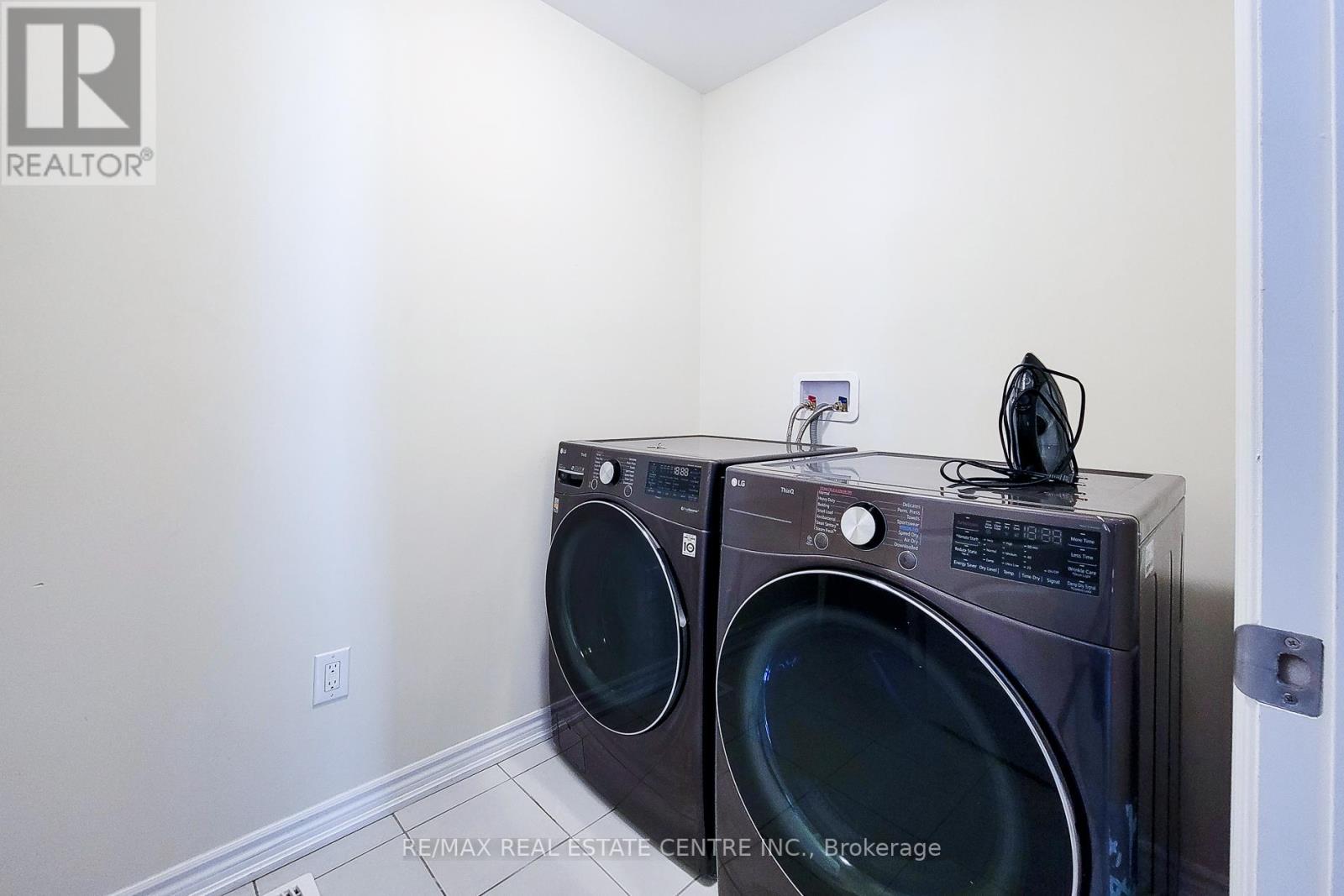 23 Hawick Crescent, Haldimand, Ontario  N3W 0G6 - Photo 38 - X12852802