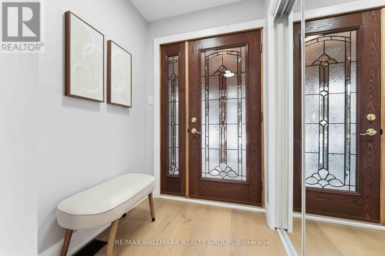 19 Kingsford Crescent, Ottawa, Ontario  K2K 1T5 - Photo 2 - X12901600