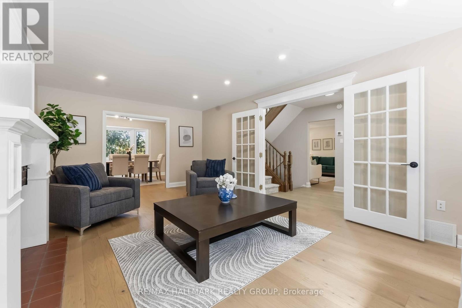 19 Kingsford Crescent, Ottawa, Ontario  K2K 1T5 - Photo 4 - X12901600