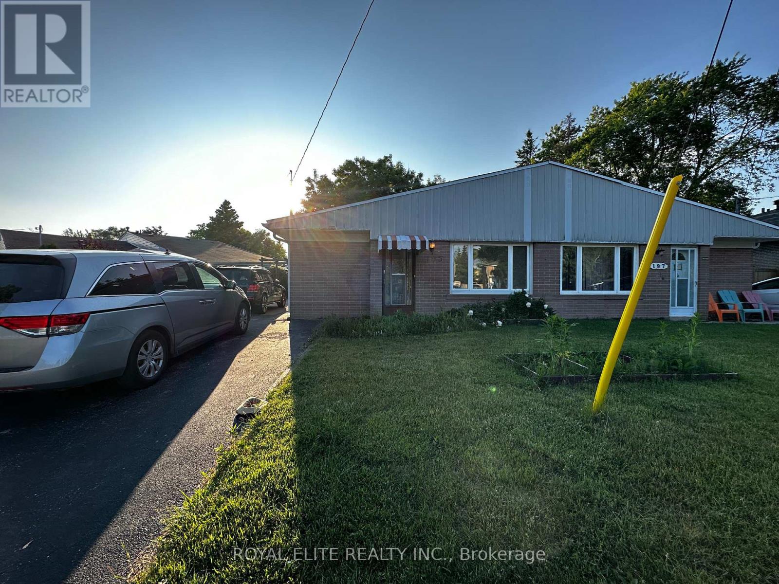 Main Floor Only - 195 Penn Avenue, Newmarket, Ontario  L3Y 2S4 - Photo 1 - N12956676