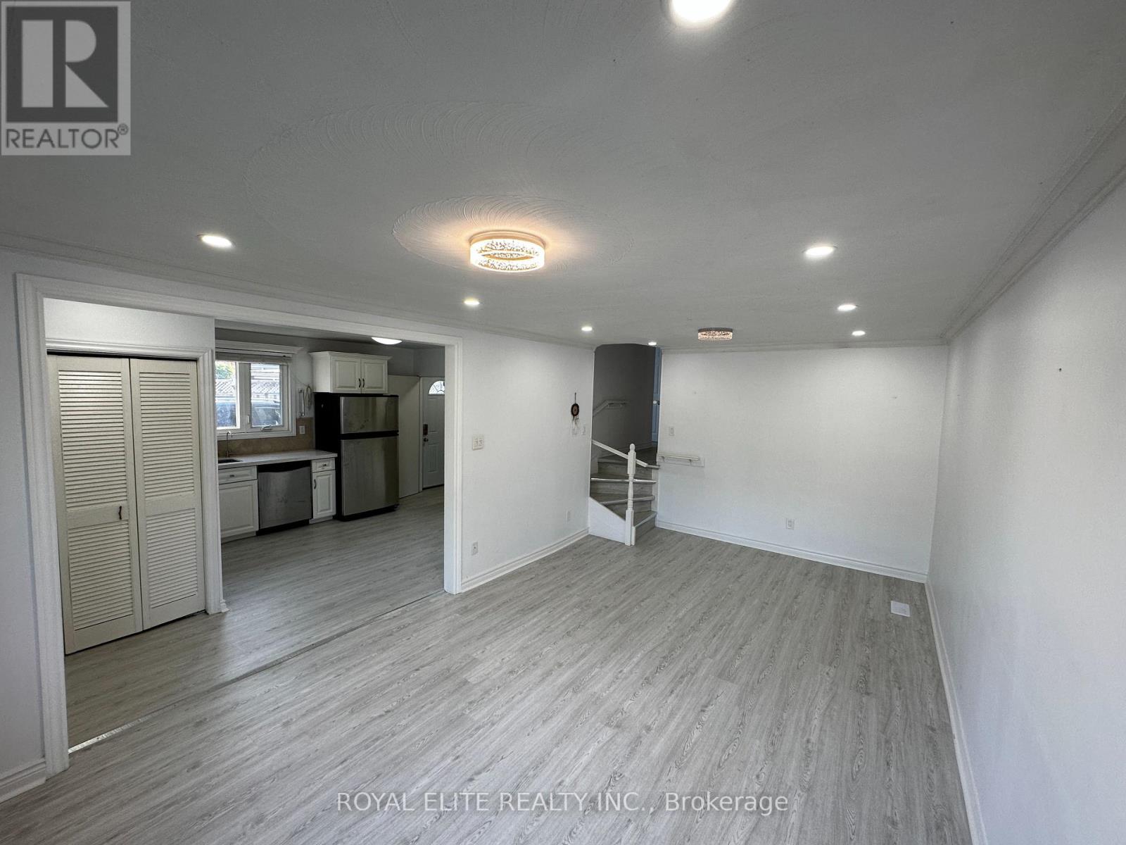 Main Floor Only - 195 Penn Avenue, Newmarket, Ontario  L3Y 2S4 - Photo 2 - N12956676