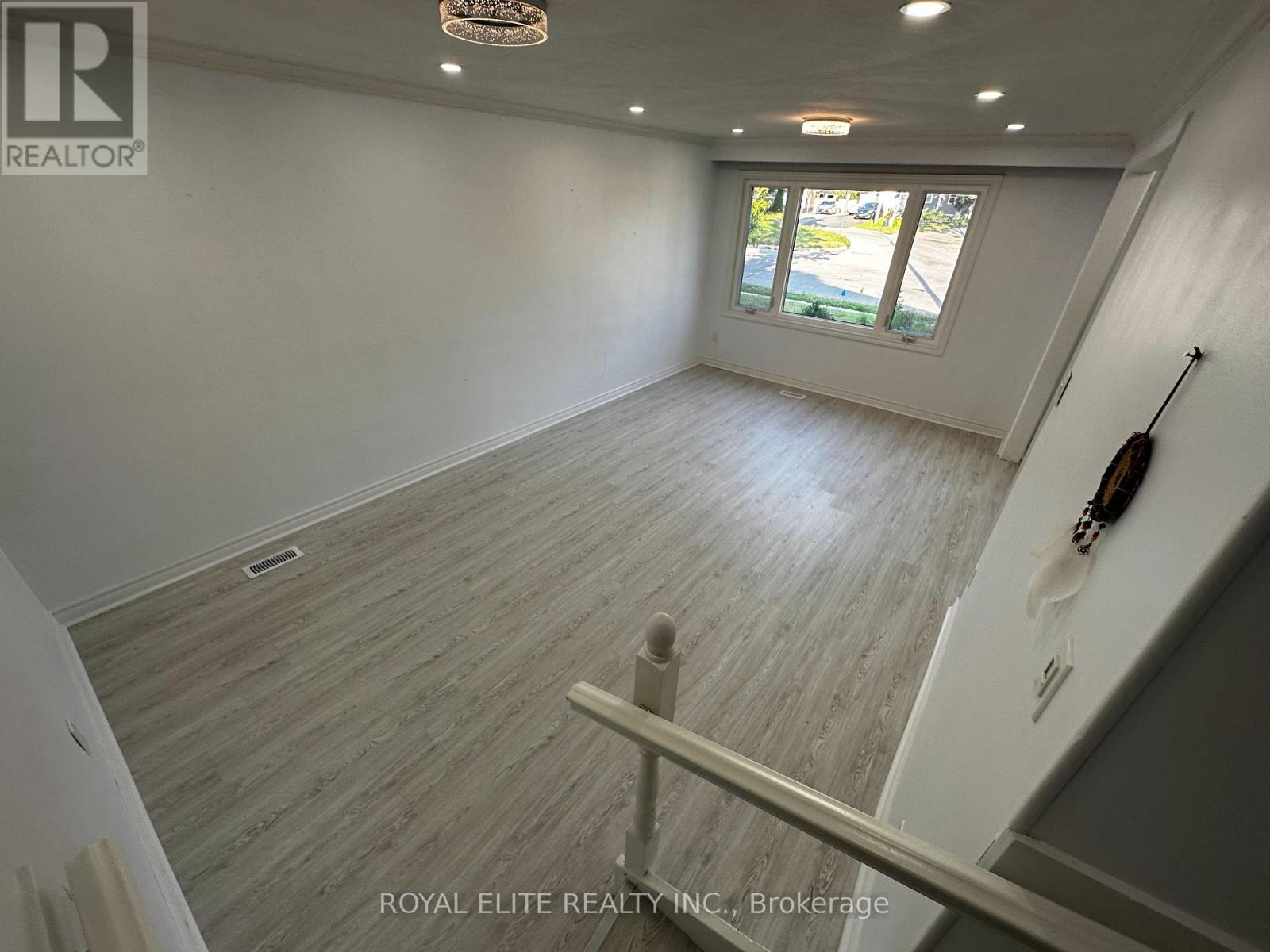 Main Floor Only - 195 Penn Avenue, Newmarket, Ontario  L3Y 2S4 - Photo 3 - N12956676