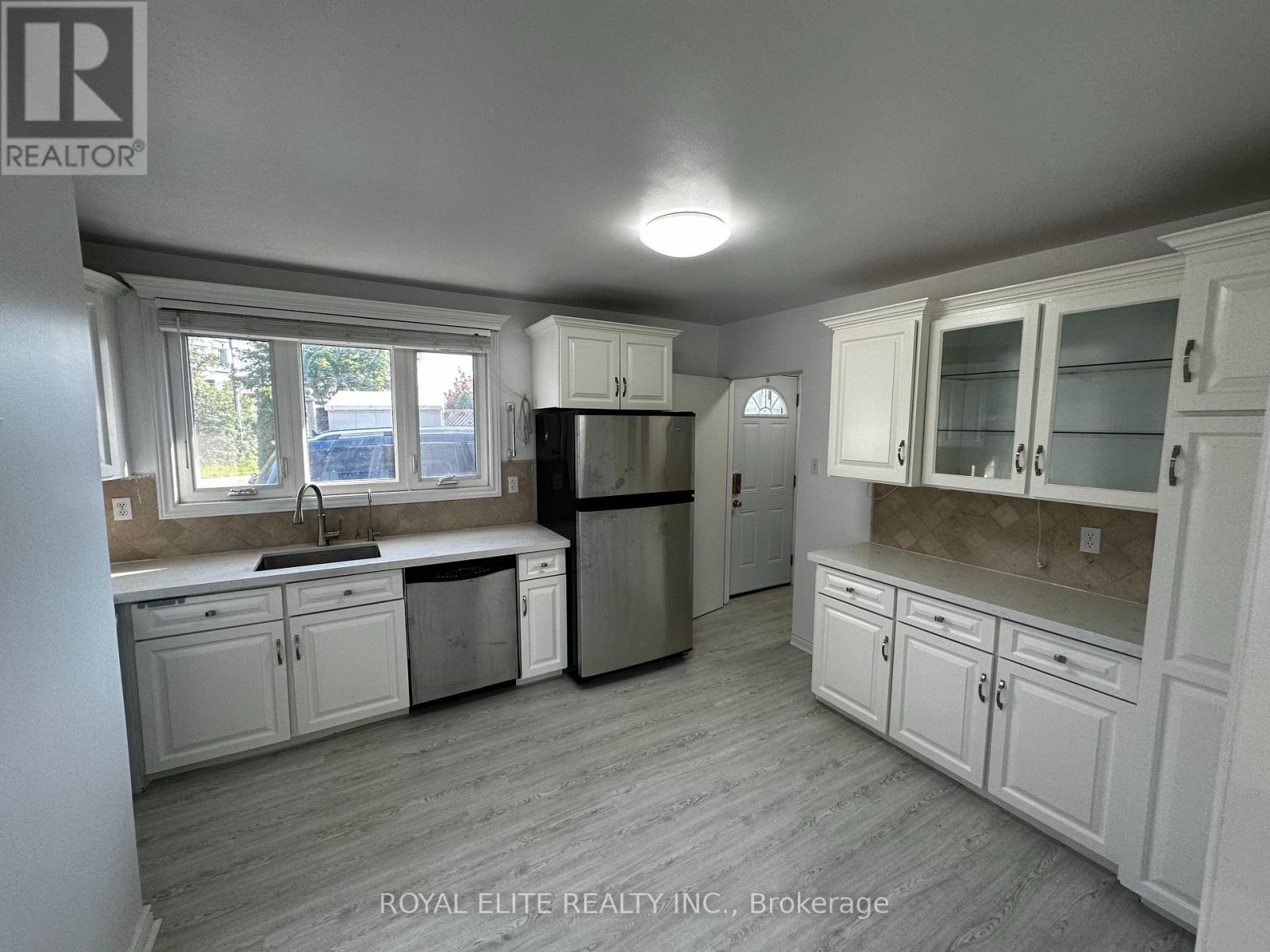 Main Floor Only - 195 Penn Avenue, Newmarket, Ontario  L3Y 2S4 - Photo 8 - N12956676